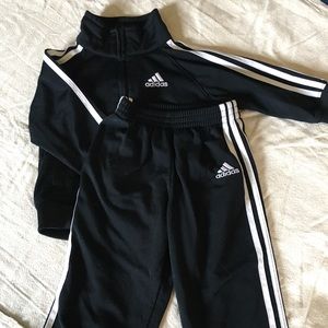 Adidas baby track suit! 🏃🏻